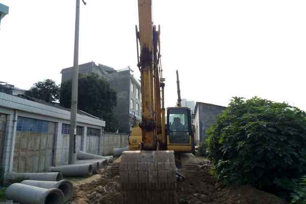 云南出售转让二手7786小时2010年小松PC240LC挖掘机