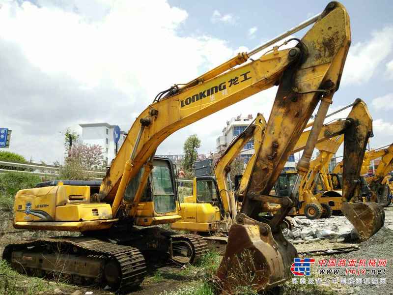 云南出售转让二手7800小时2010年龙工LG6235挖掘机