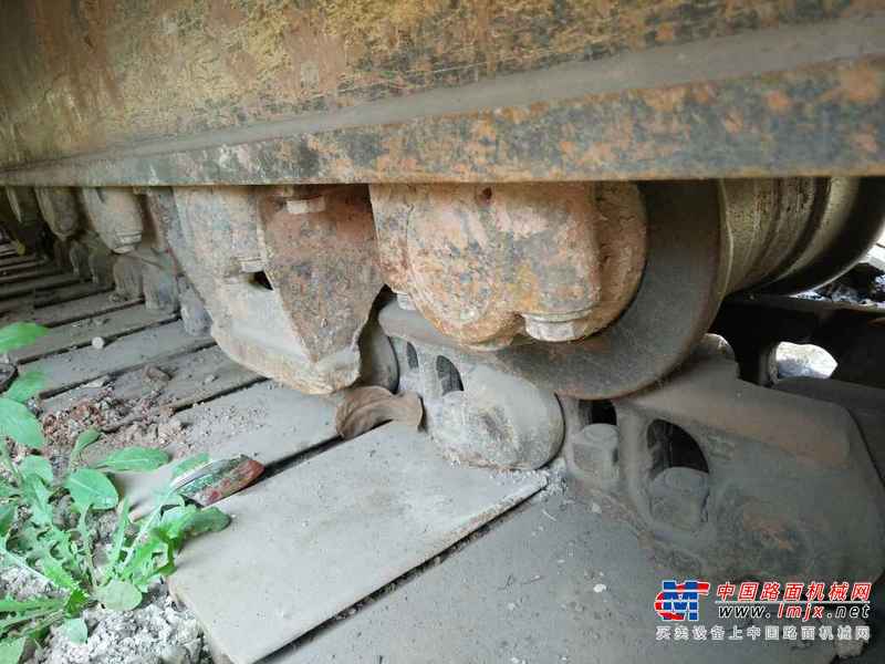 云南出售转让二手7800小时2010年龙工LG6235挖掘机