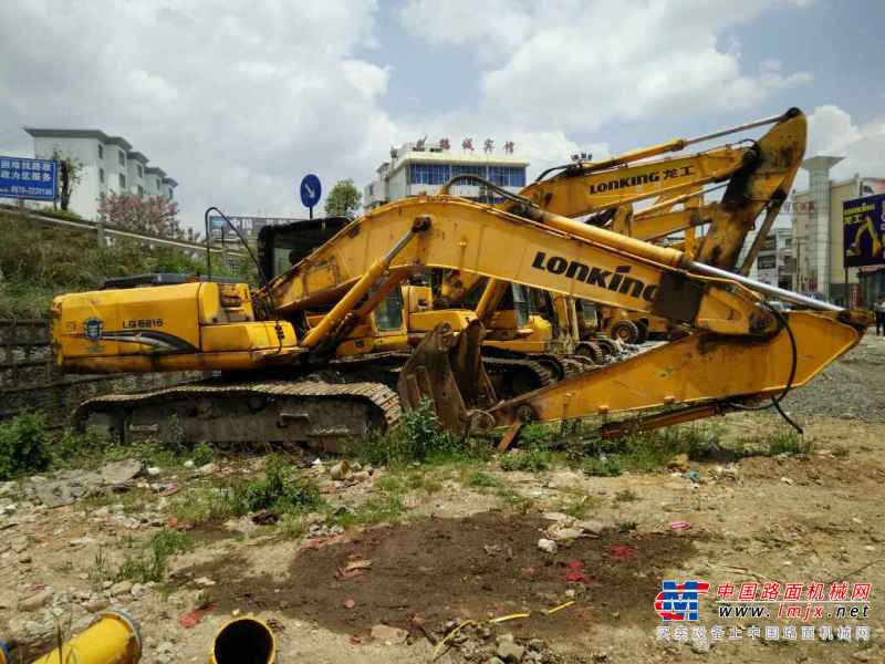 云南出售转让二手6400小时2009年龙工LG6215挖掘机