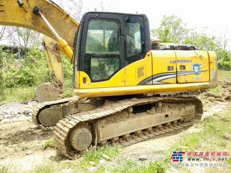 云南出售转让二手5800小时2011年龙工LG6225挖掘机