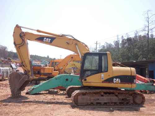 云南出售转让二手15000小时2005年卡特彼勒320C挖掘机