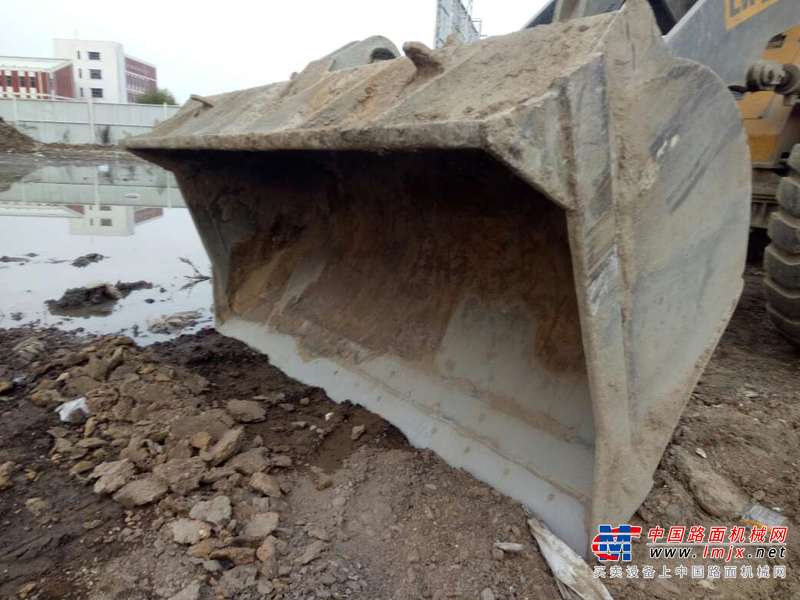 黑龙江出售转让二手6700小时2010年徐工LW320F装载机
