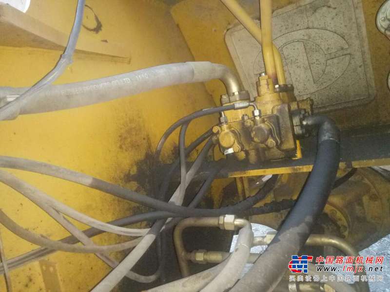 黑龙江出售转让二手5600小时2011年山工SEM650B装载机