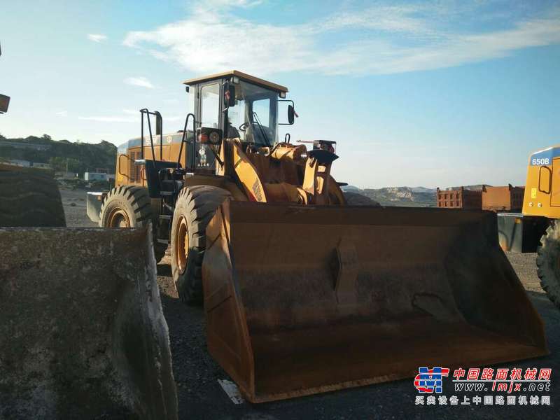 山东出售转让二手1500小时2015年山工SEM650装载机