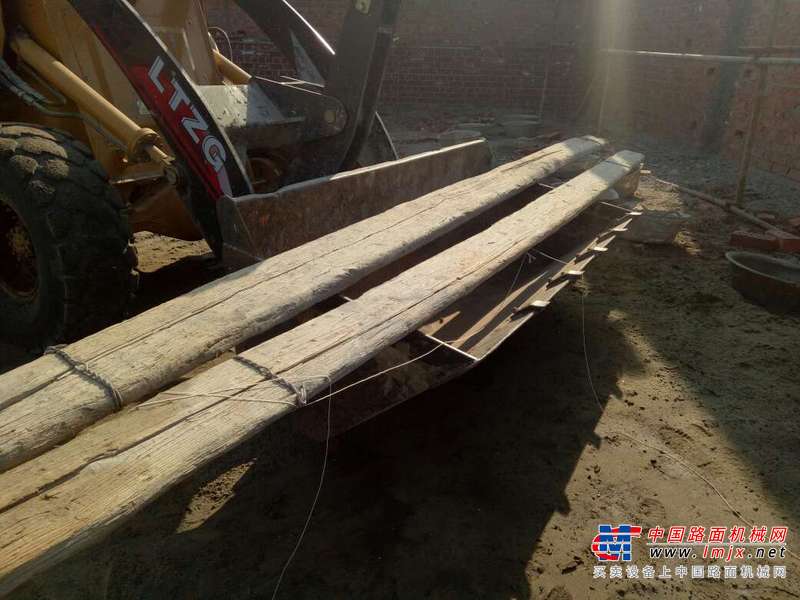 辽宁出售转让二手2000小时2013年鲁工ZL20D装载机
