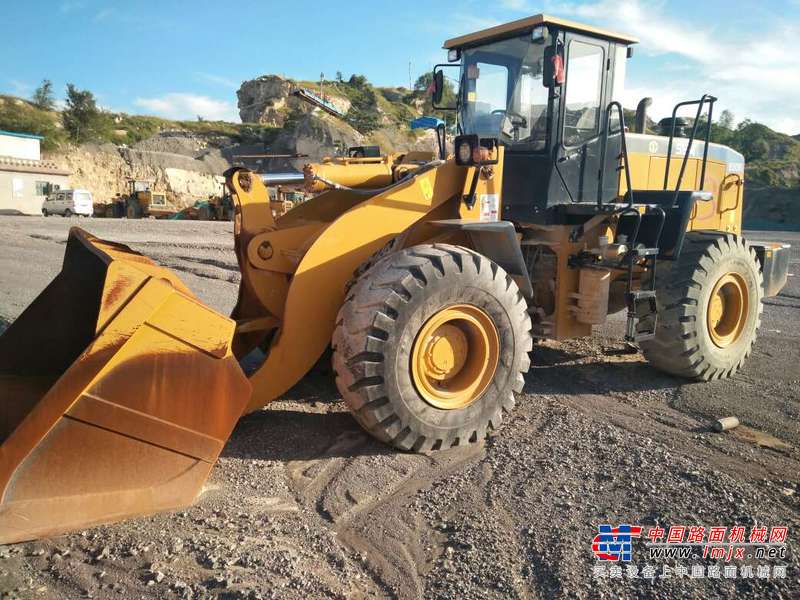 山东出售转让二手1900小时2015年山工SEM650B装载机