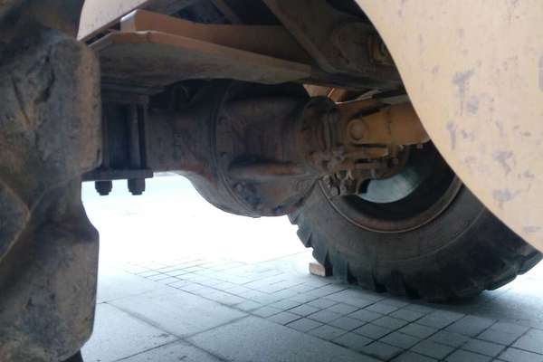 山西出售转让二手1300小时2013年龙工LG833G装载机