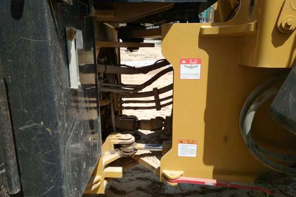 山西出售转让二手4000小时2014年山工SEM650B装载机