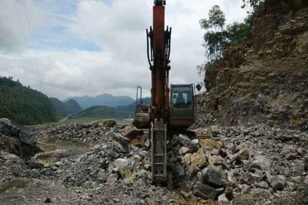 贵州出售转让二手4073小时2013年日立ZX210H挖掘机
