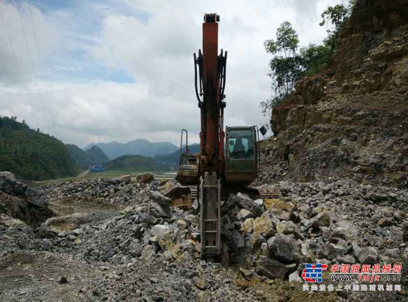 贵州出售转让二手4073小时2013年日立ZX210H挖掘机