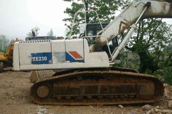 贵州出售转让二手8910小时2009年中联重科ZE230挖掘机