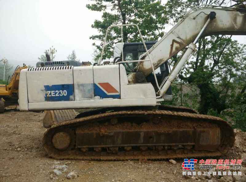 贵州出售转让二手8910小时2009年中联重科ZE230挖掘机