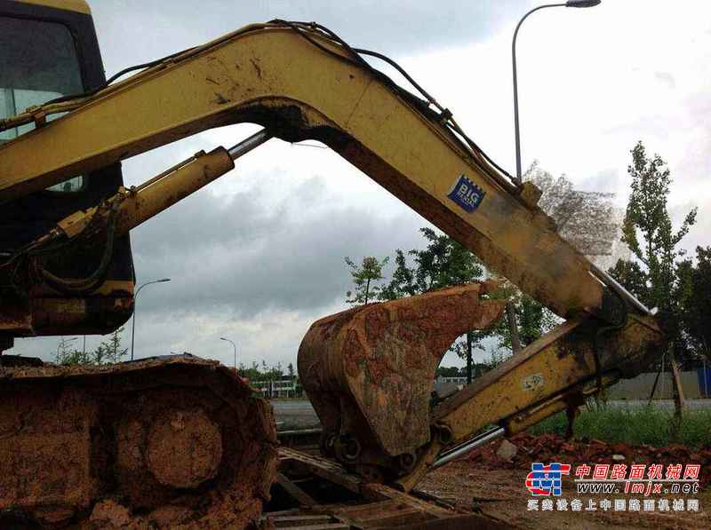 贵州出售转让二手18800小时2009年小松PC60挖掘机