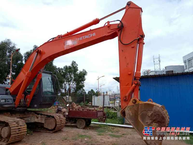 云南出售转让二手5800小时2012年日立ZX240挖掘机