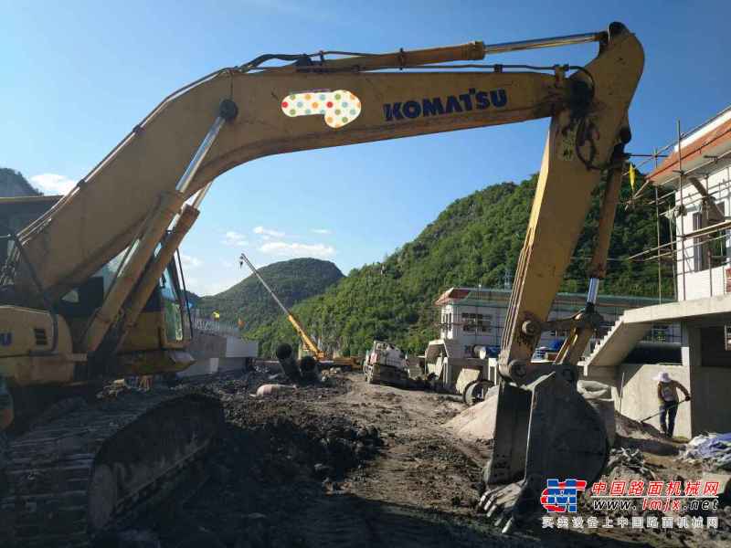 贵州出售转让二手9828小时2009年小松PC210挖掘机