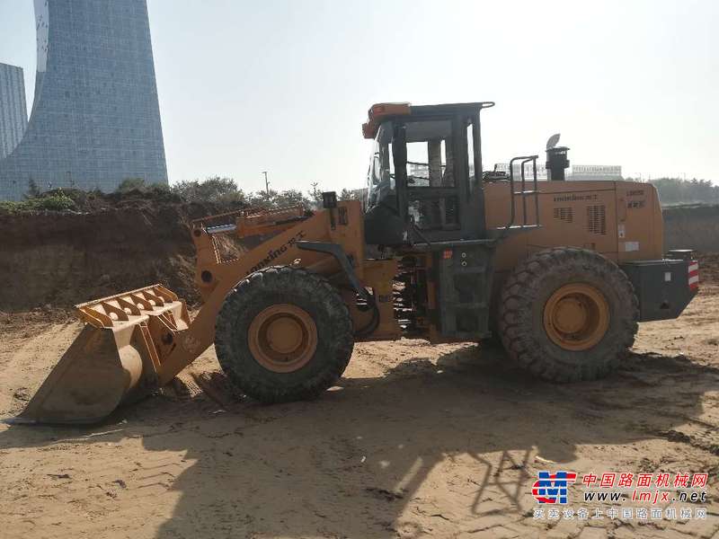 陕西出售转让二手2400小时2015年龙工LG855D装载机
