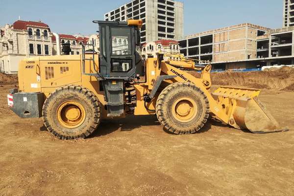 陕西出售转让二手2400小时2015年龙工LG855D装载机