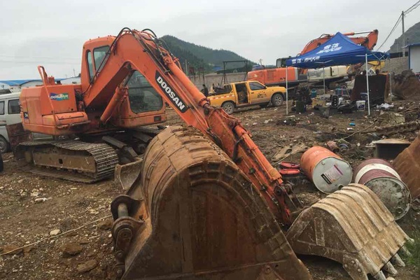 贵州出售转让二手4000小时2013年斗山DH80GOLD挖掘机