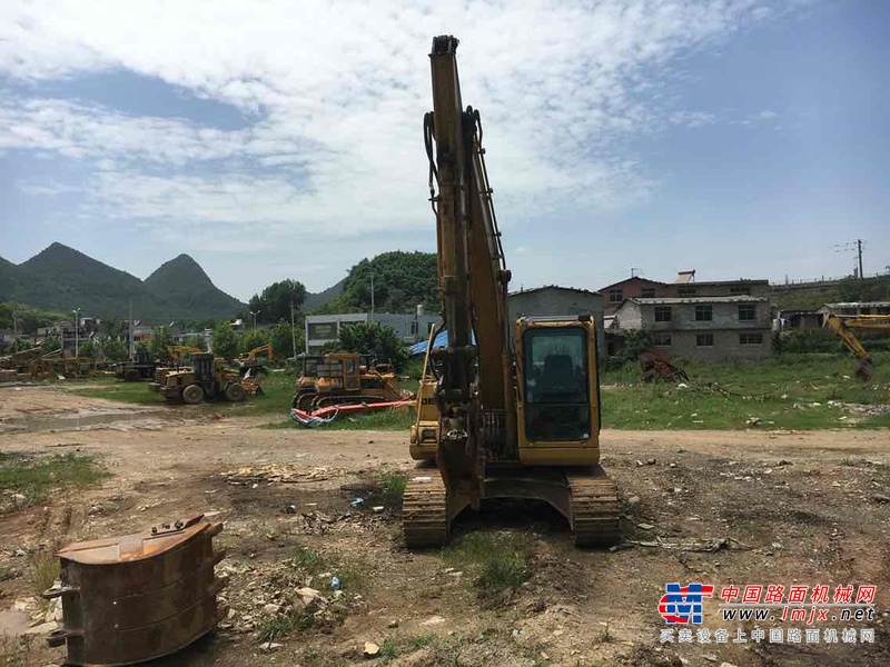 贵州出售转让二手4068小时2014年奇瑞迪凯DE150挖掘机