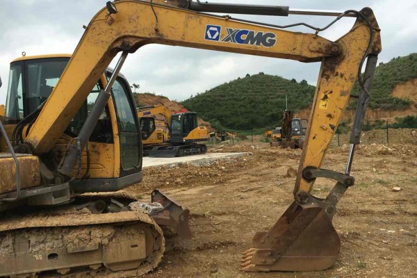 贵州出售转让二手1500小时2013年徐工XE80C挖掘机