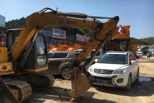 贵州出售转让二手2642小时2014年徐工XE60挖掘机