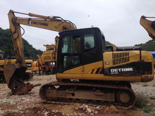 贵州出售转让二手2000小时2014年奇瑞迪凯DE180挖掘机