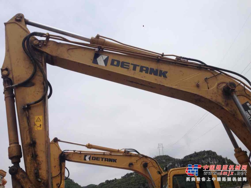 贵州出售转让二手2000小时2014年奇瑞迪凯DE180挖掘机