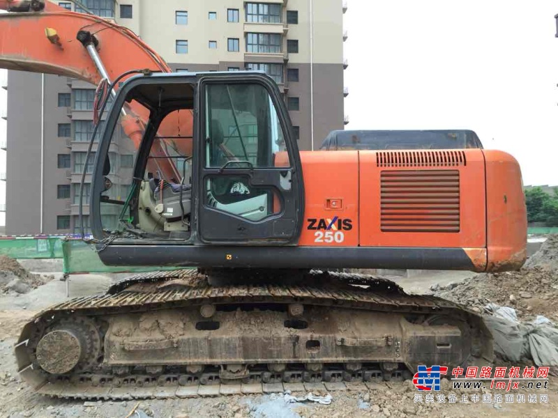 陕西出售转让二手8643小时2010年日立ZX240挖掘机