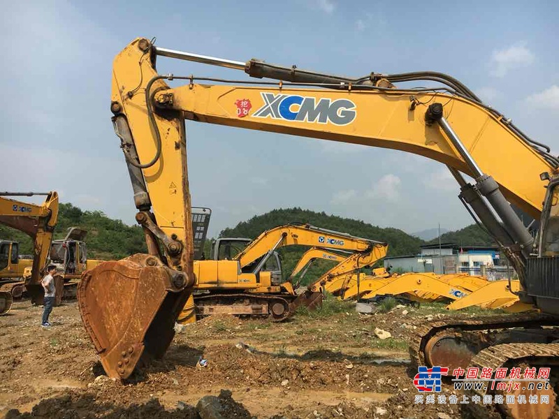 贵州出售转让二手6500小时2011年徐工XE370CA挖掘机