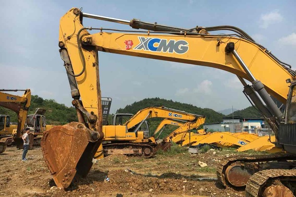 贵州出售转让二手6500小时2011年徐工XE370CA挖掘机