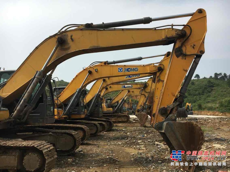 贵州出售转让二手2599小时2013年徐工XE265C挖掘机