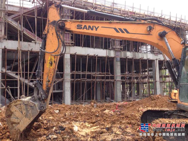 贵州出售转让二手4200小时2013年三一重工SY135C挖掘机