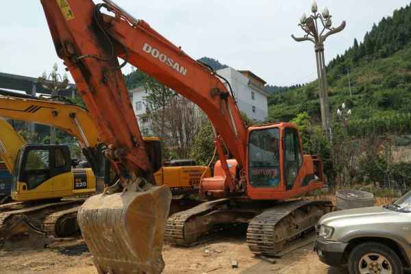 贵州出售转让二手10740小时2009年斗山DH220LC挖掘机