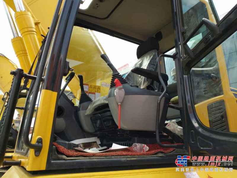 贵州出售转让二手2015小时2014年小松PC220挖掘机