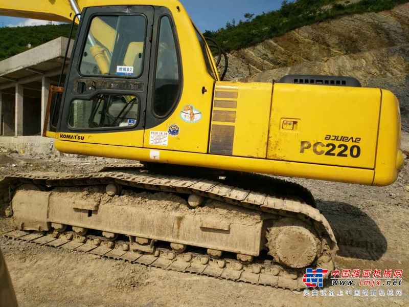 贵州出售转让二手25000小时2002年小松PC200挖掘机