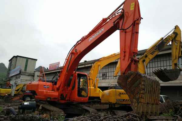 贵州出售转让二手10724小时2009年斗山DH220LC挖掘机