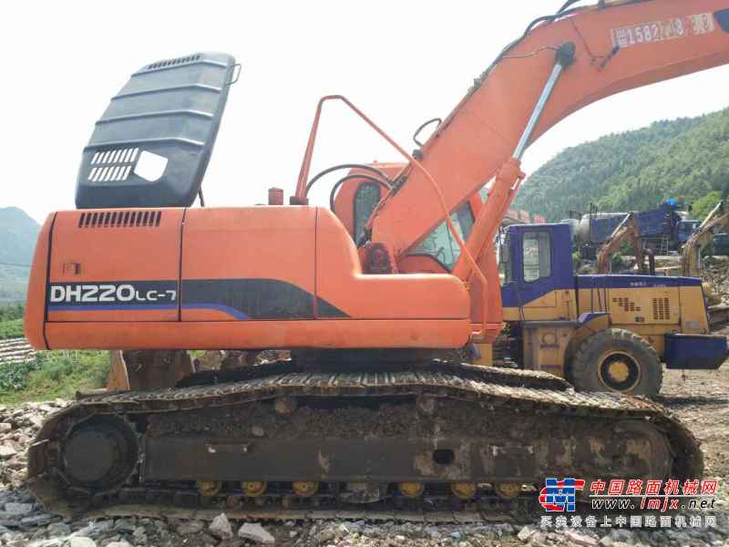 贵州出售转让二手13256小时2005年斗山DH220挖掘机