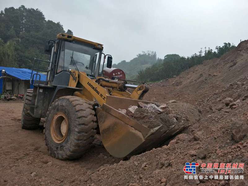 贵州出售转让二手3600小时2015年龙工LG855B装载机