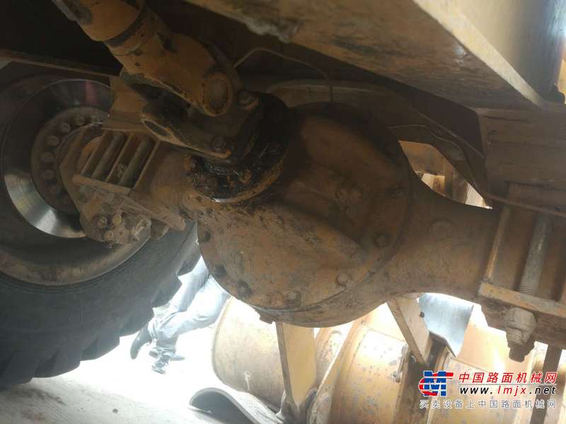 陕西出售转让二手2600小时2011年龙工LG833B装载机