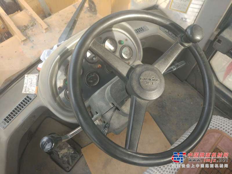 陕西出售转让二手2600小时2011年龙工LG833B装载机