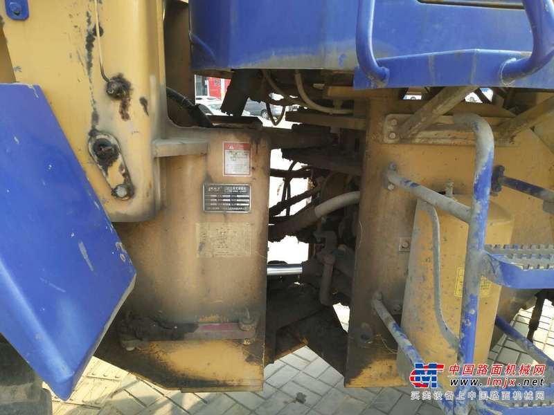 河南出售转让二手2800小时2013年龙工LG833装载机