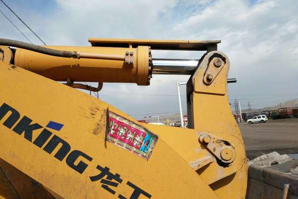 内蒙古出售转让二手4000小时2012年龙工LG855B装载机