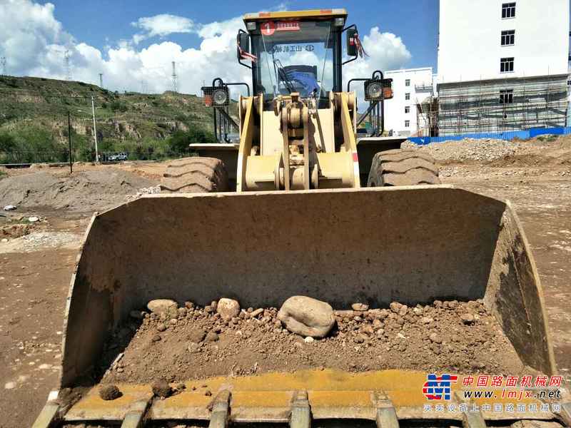 甘肃出售转让二手2000小时2015年山工SEM650B装载机
