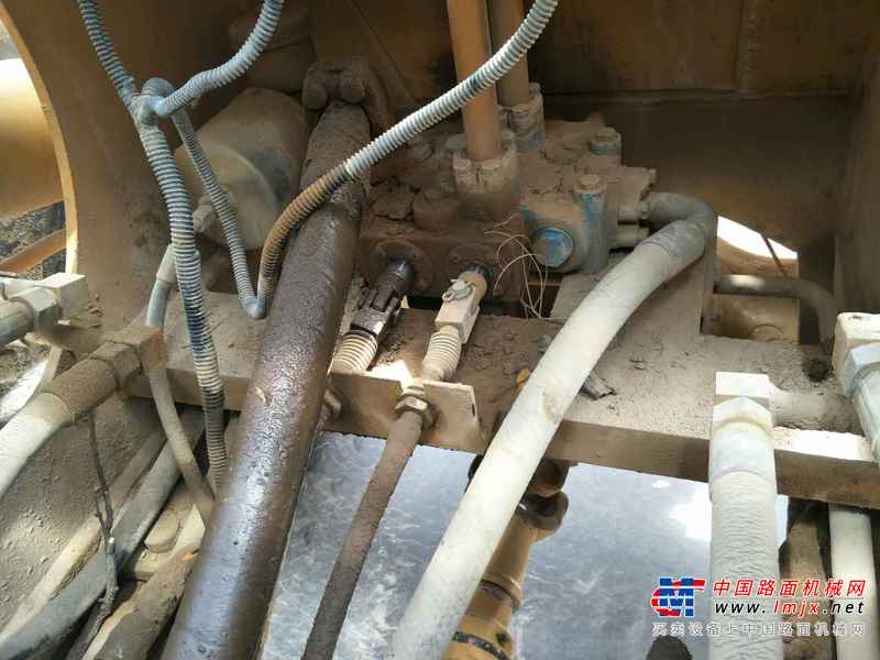 甘肃出售转让二手3000小时2013年龙工LG833B装载机