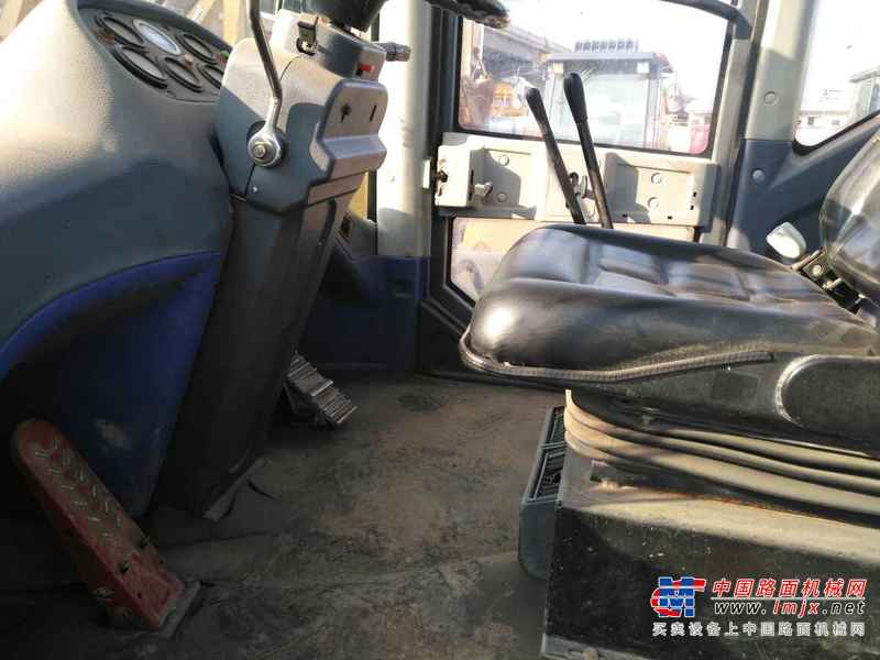 云南出售转让二手8695小时2011年龙工LG833装载机