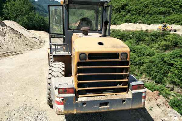 四川出售转让二手6000小时2011年龙工LG833B装载机