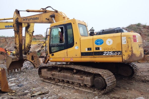 山西出售转让二手10000小时2009年现代R225LC挖掘机