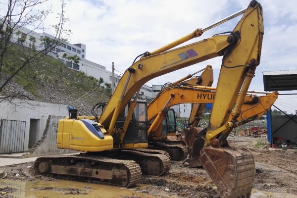 贵州出售转让二手25000小时2001年住友SH215U挖掘机