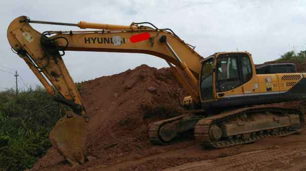 江西出售转让二手6800小时2012年现代R385LC挖掘机